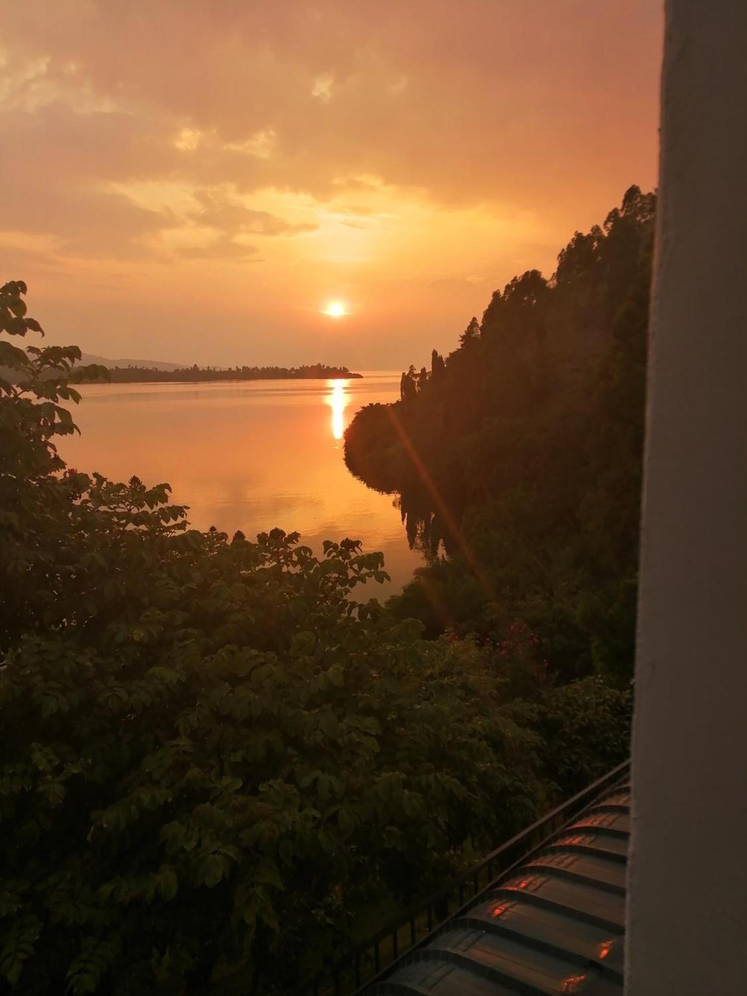 Inn On The Lake Kibuye Экстерьер фото